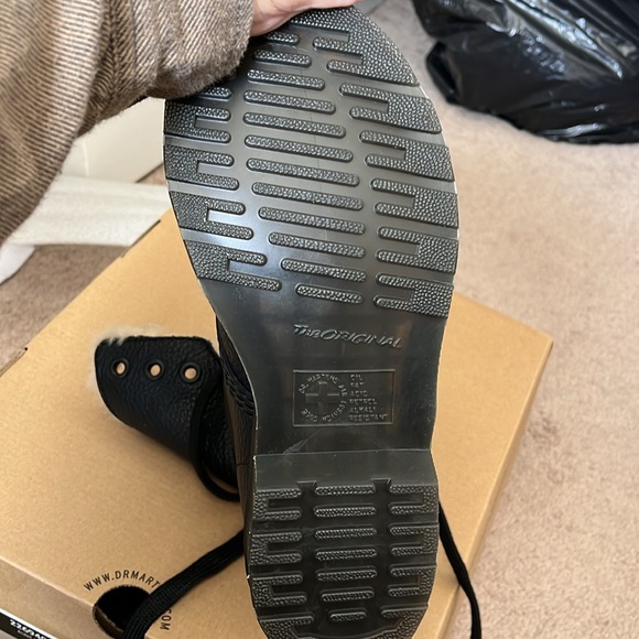 DR MARTENS AIMILITA FAUX FUR LINED LEATHER HIGH BOOTS - Picture 3 of 5